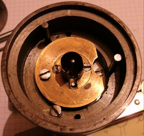 Bramah Chubb Zylinder mit Kern m Zuhaltungsdeckel.jpg